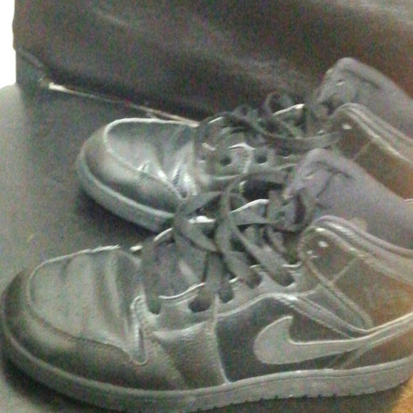 Shoes - Picture 1 of 3